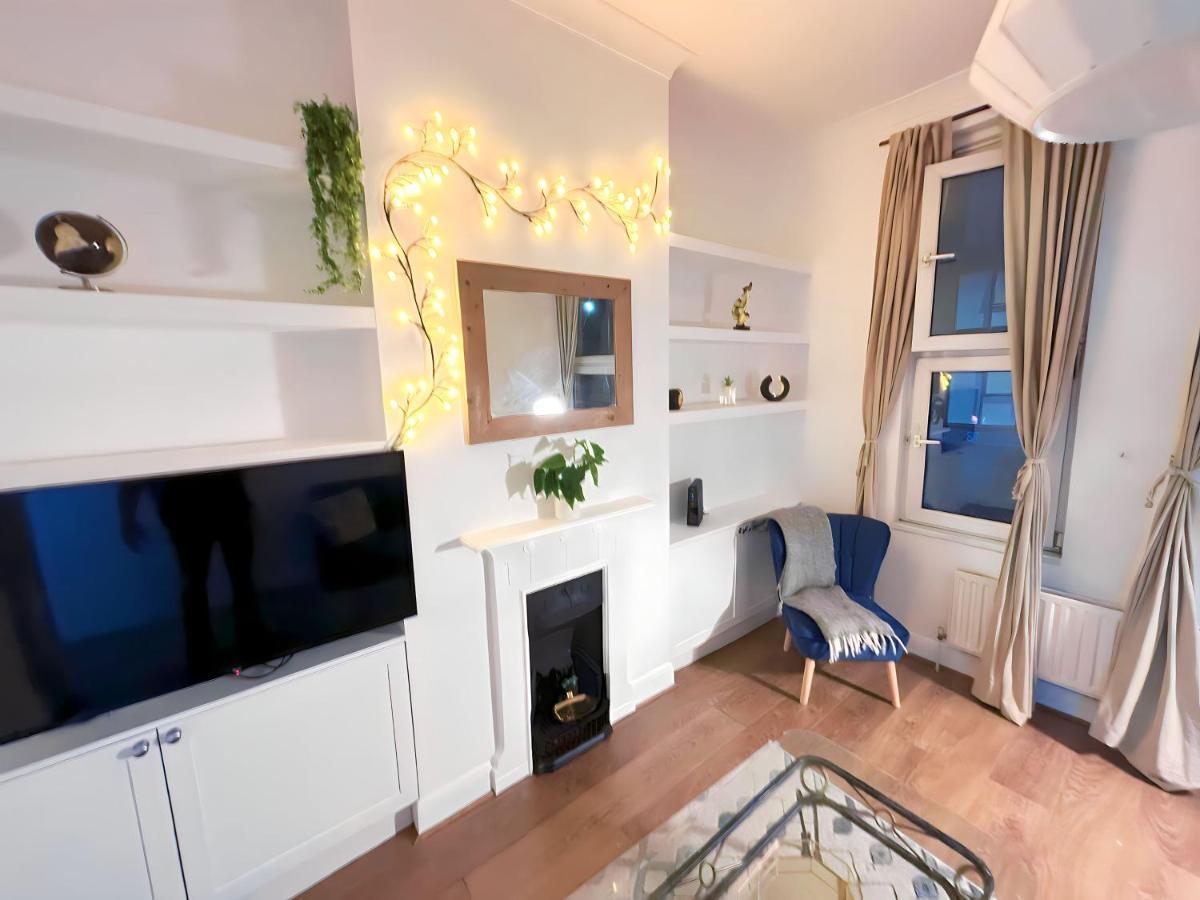 Jb Clapham, Perfect For * Londra