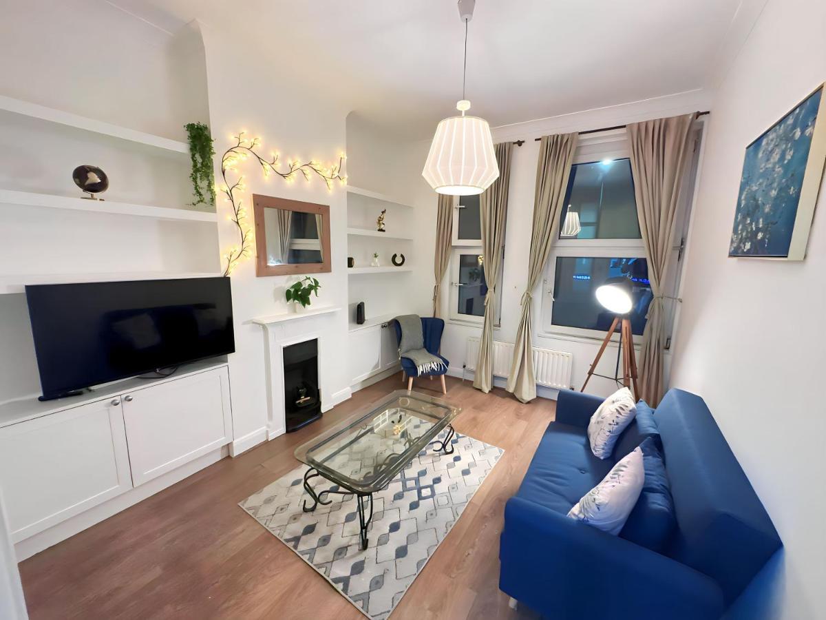 Jb Clapham, Perfect For Londra